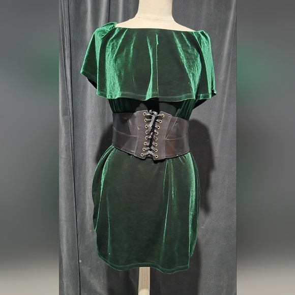 Forever 21 Dresses & Skirts - Forever 21 Green Velvet Pencil Dress (Black Corset Belt) Not Inclueded